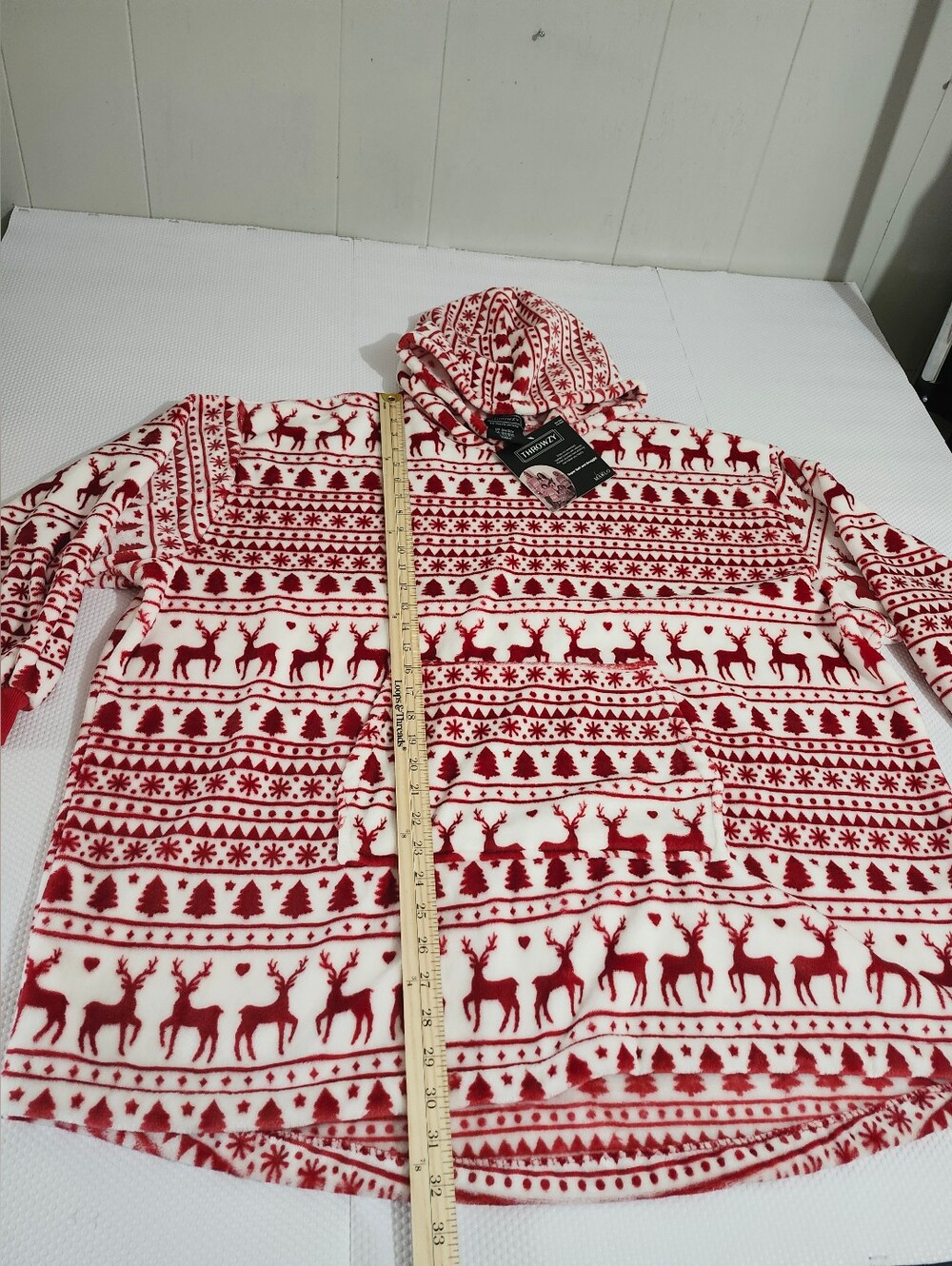 Throwzy wearable blanket hoodie features a red and white reindeer holiday patter - Picture 7 of 12